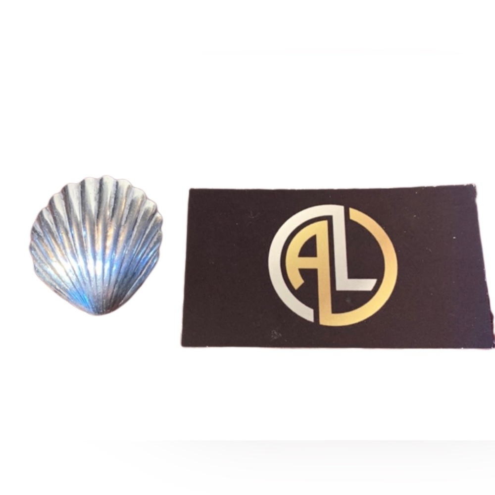 Vintage Solid Sterling Silver Shell Pendent - image 2